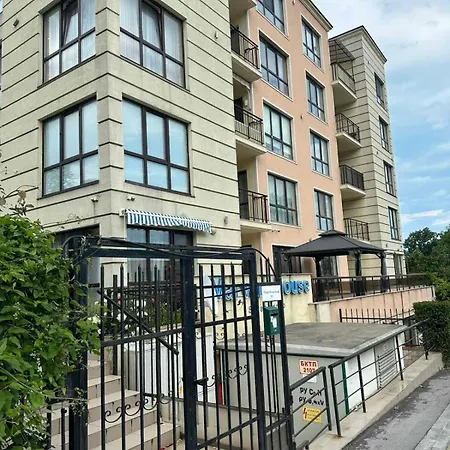 Apartment Varvara House Warna