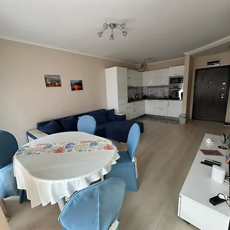 Varvara House Apartment Warna
