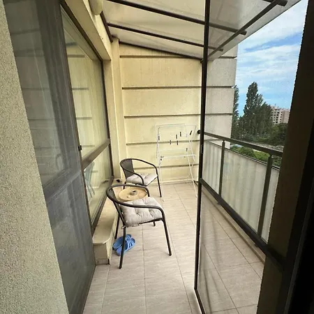 Varvara House Apartment Warna